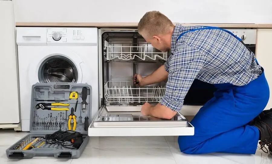 Ümraniye Electrolux servisi teknisyen ekibi beyaz eşya tamiri yaparken